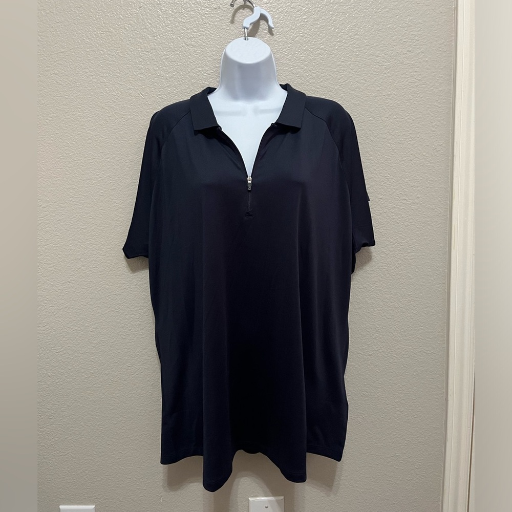 Women’s Navy Blue Collared shirt , Brand Cutter and Buck.
